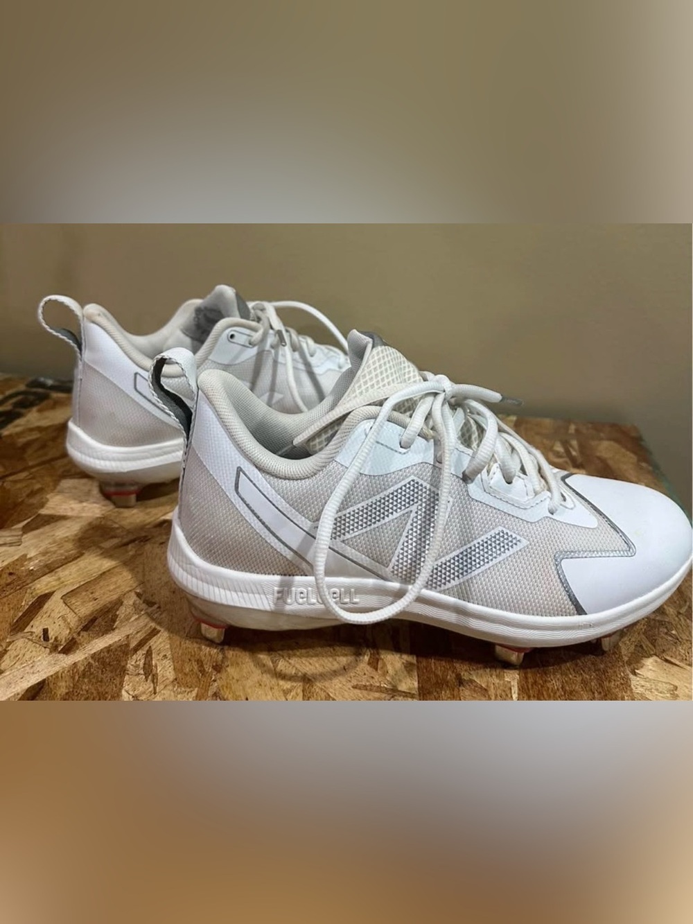 New Balance White and Gray Men's Athletic Metal Cleats